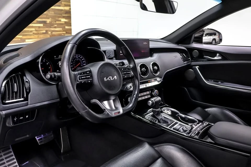 2022 Kia Stinger - Image 10 of 20