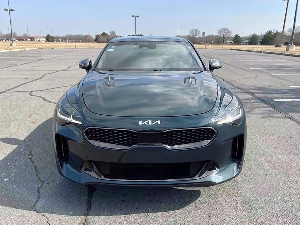 2022 Kia Stinger - Image 2 of 13