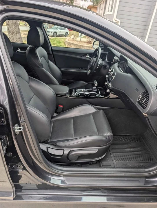 2022 Kia Stinger - Image 16 of 18