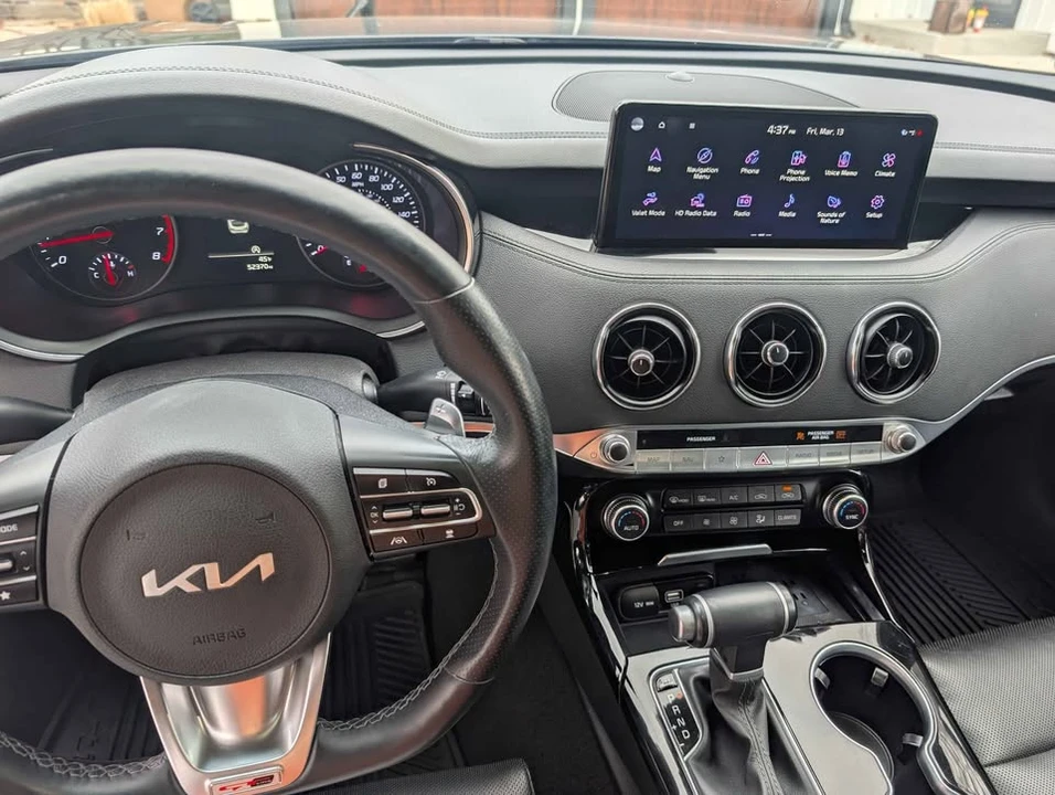 2022 Kia Stinger - Image 10 of 18