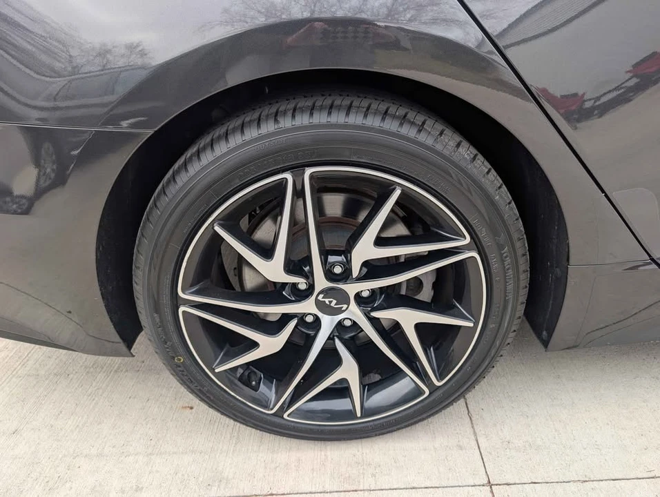 2022 Kia Stinger - Image 9 of 18