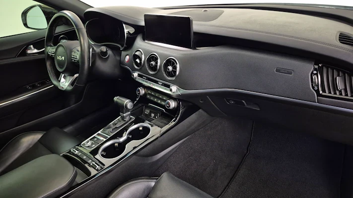 2022 Kia Stinger - Image 9 of 16