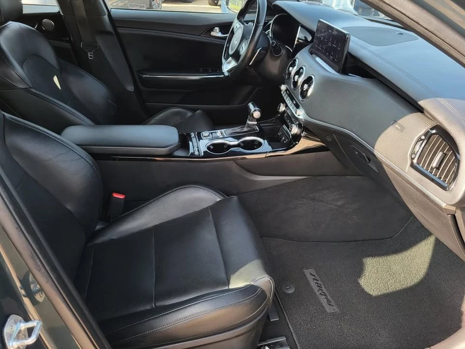 2022 Kia Stinger - Image 10 of 20