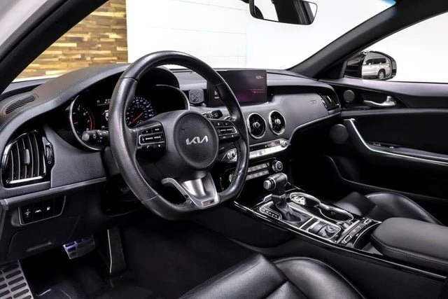 2022 Kia Stinger - Image 9 of 19