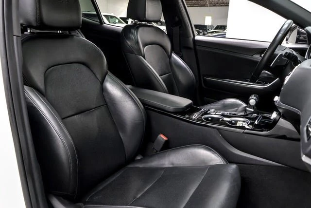 2022 Kia Stinger - Image 16 of 19