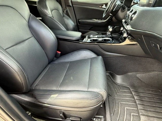 2022 Kia Stinger GT - Image 8 of 17