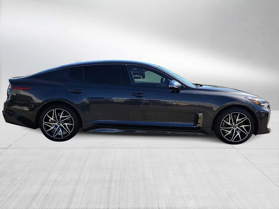 2022 Kia Stinger - Image 9 of 20