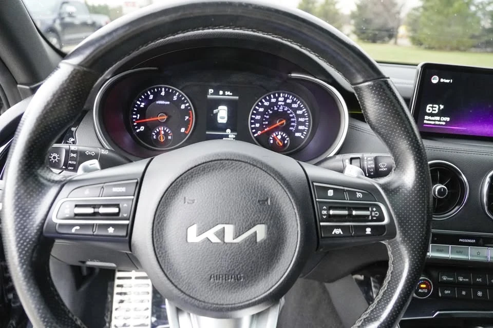 2022 Kia Stinger GT - Image 13 of 19