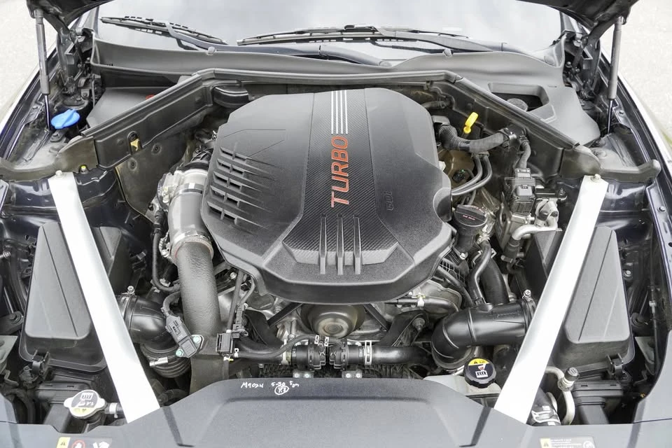 2022 Kia Stinger GT - Image 17 of 19