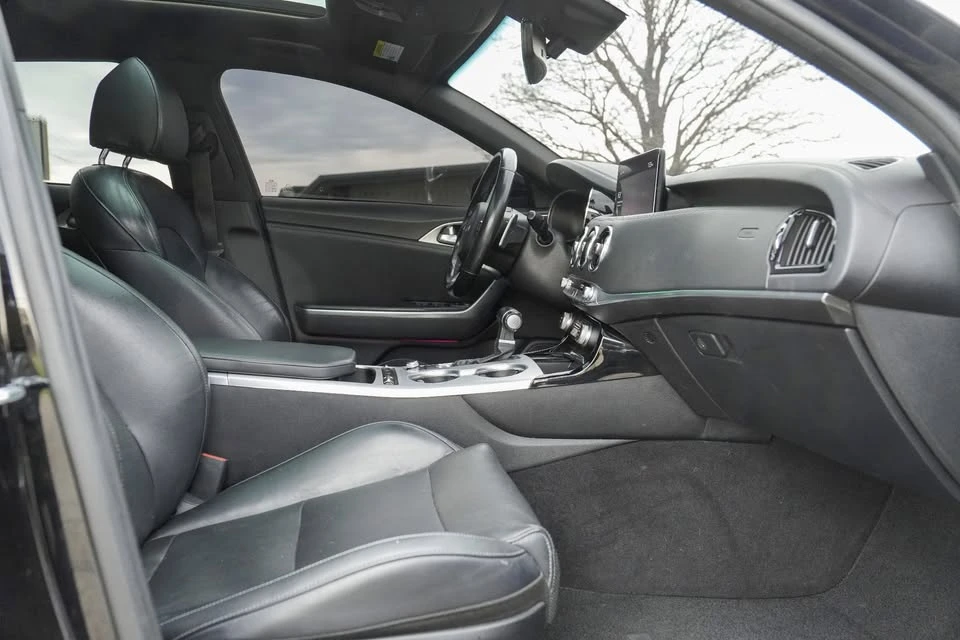 2022 Kia Stinger GT - Image 15 of 19
