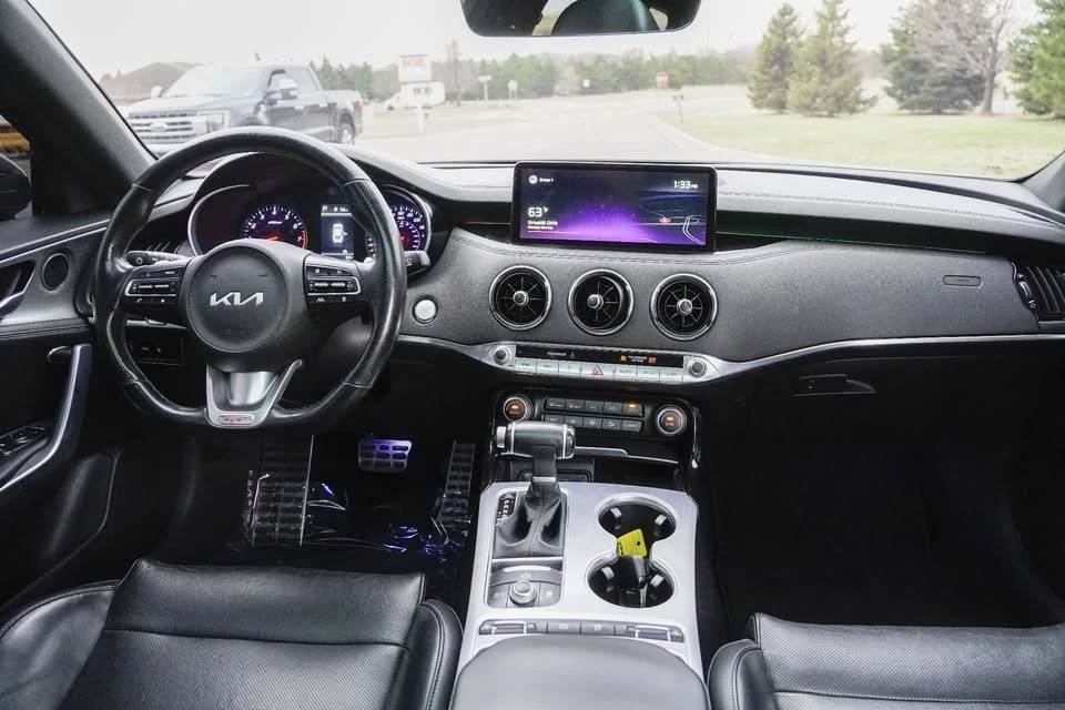 2022 Kia Stinger GT - Image 16 of 19