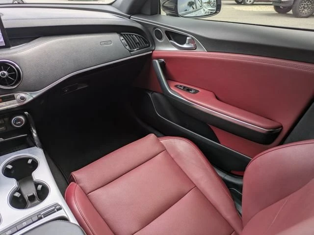 2022 Kia Stinger GT - Image 14 of 19