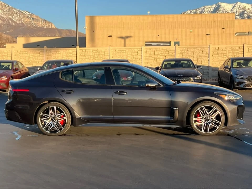 2022 Kia Stinger GT - Image 9 of 10