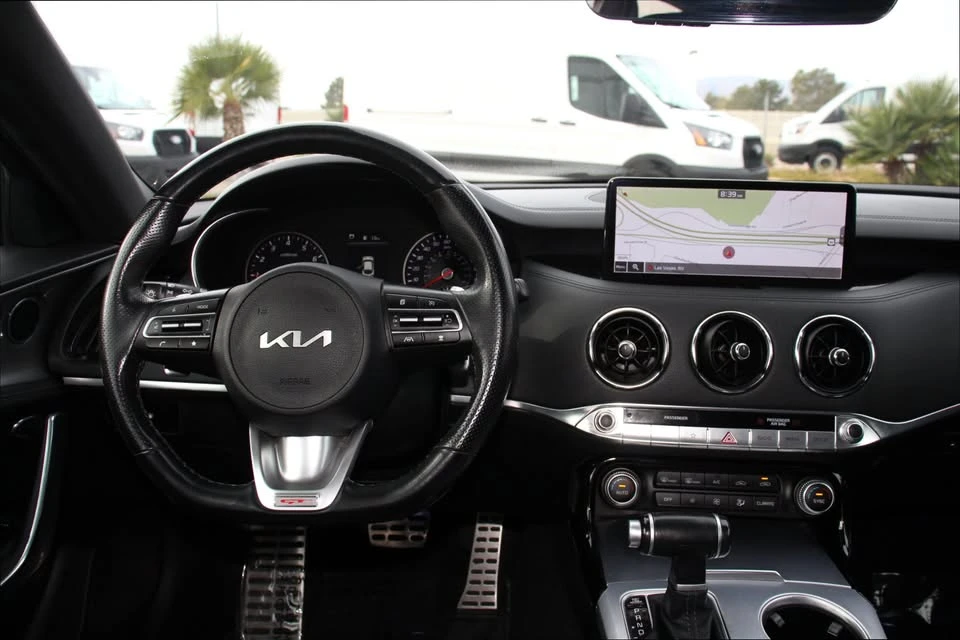 2022 Kia Stinger GT - Image 13 of 18
