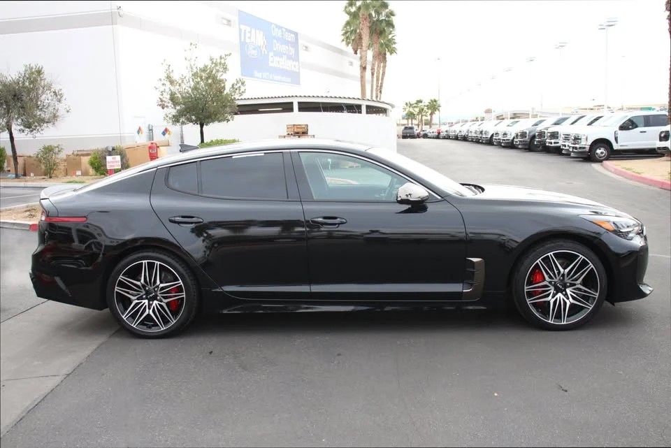 2022 Kia Stinger GT - Image 9 of 18