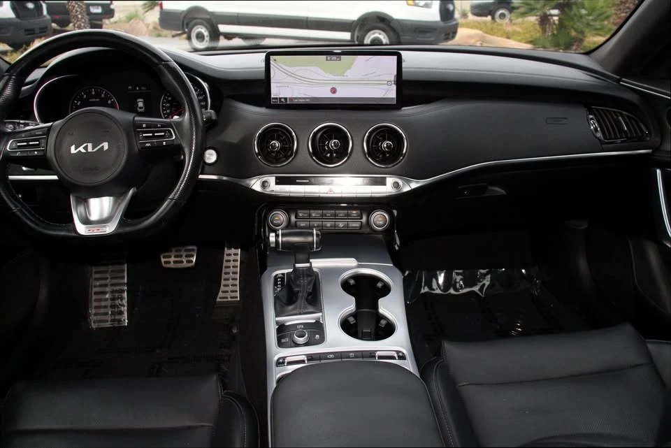 2022 Kia Stinger GT - Image 16 of 18
