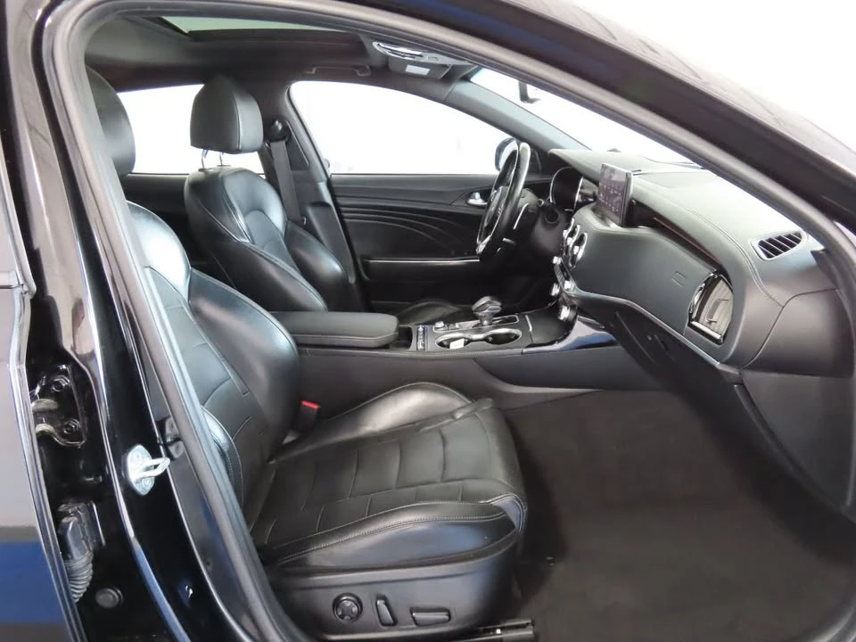 2022 Kia Stinger GT - Image 14 of 19