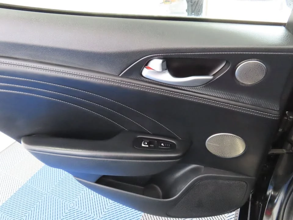 2022 Kia Stinger GT - Image 11 of 19