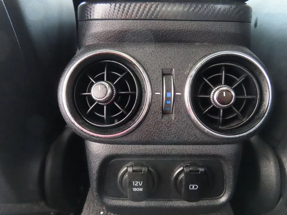 2022 Kia Stinger GT - Image 13 of 19