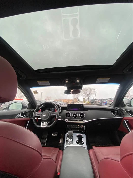2022 Kia Stinger GT - Image 10 of 15