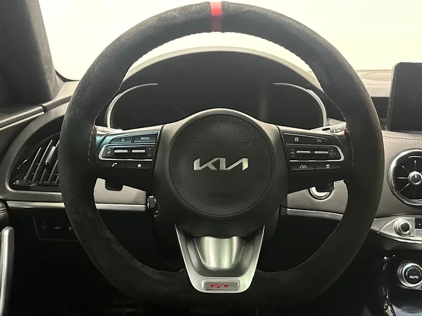 2022 Kia Stinger GT - Image 8 of 14