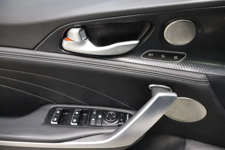 2022 Kia Stinger GT - Image 14 of 20