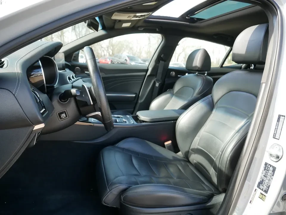 2022 Kia Stinger GT - Image 11 of 16