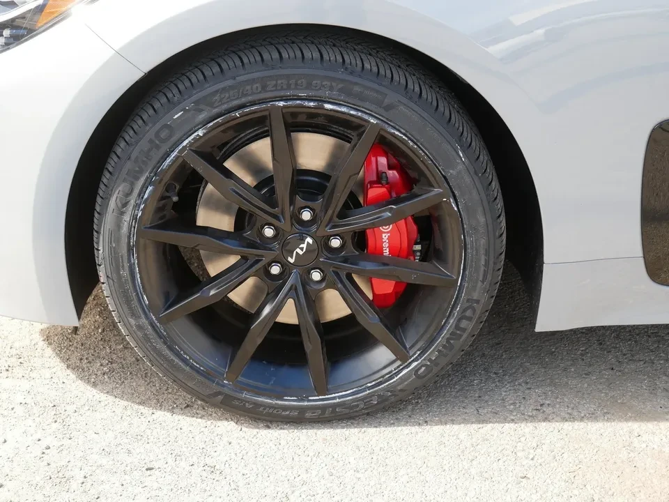 2022 Kia Stinger GT - Image 9 of 16