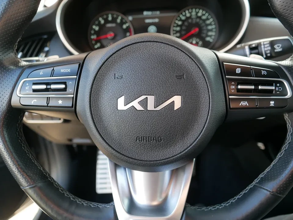 2022 Kia Stinger GT - Image 12 of 16
