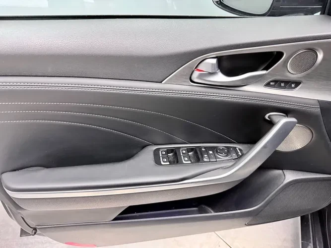 2022 Kia Stinger GT - Image 13 of 19