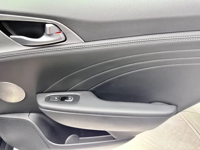 2022 Kia Stinger GT - Image 16 of 19