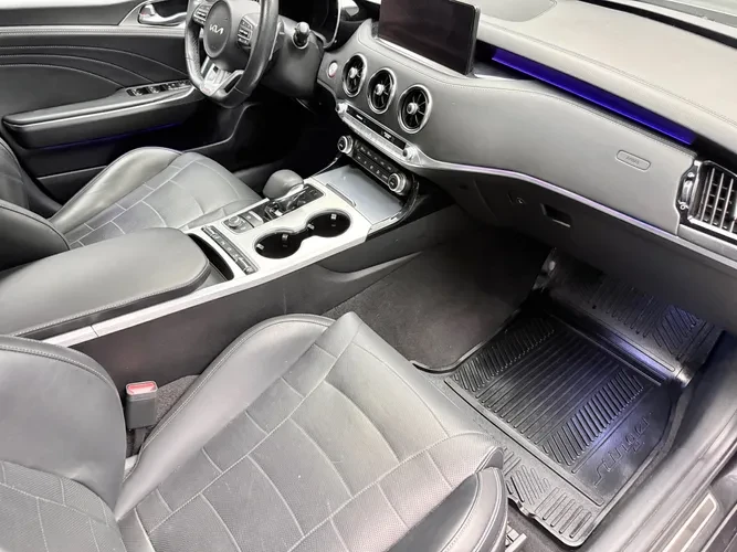 2022 Kia Stinger GT - Image 9 of 19