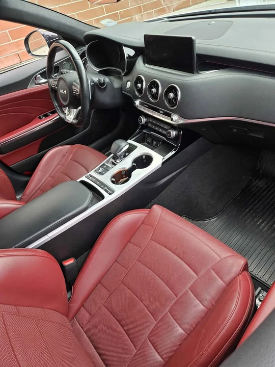 2022 Kia Stinger GT - Image 10 of 13