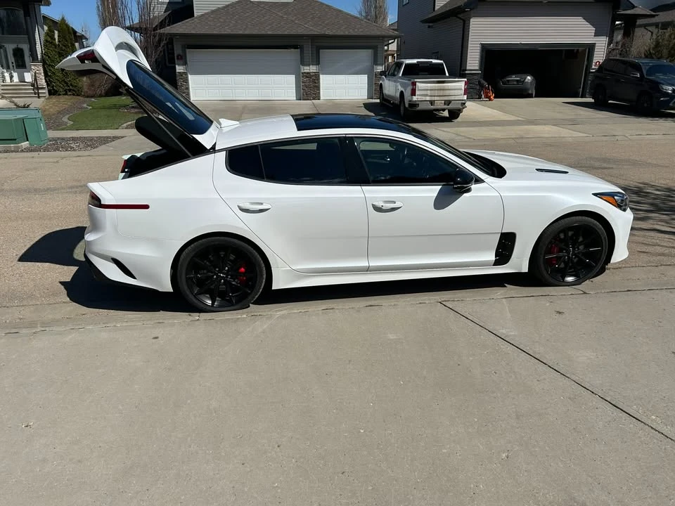 2022 Kia Stinger GT - Image 2 of 12