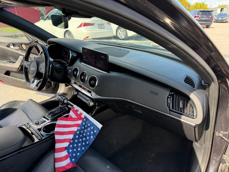 2022 Kia Stinger GT - Image 13 of 15