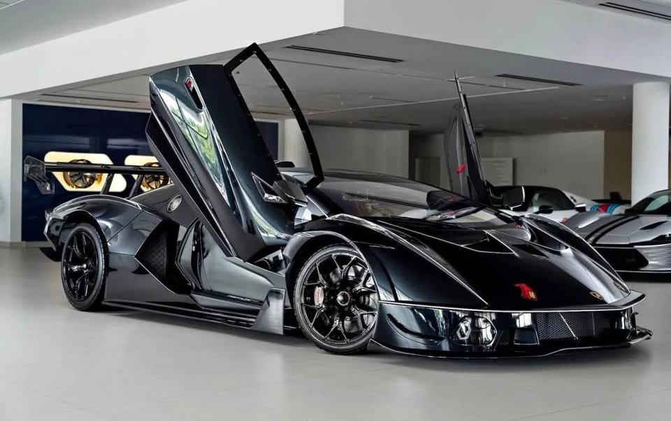 2022 Lamborghini - Image 2 of 8