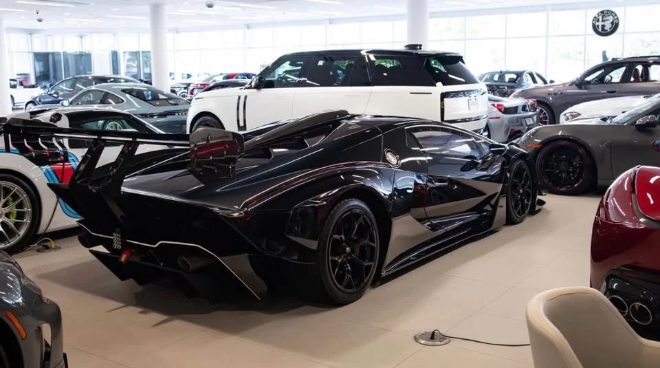 2022 Lamborghini - Image 7 of 8