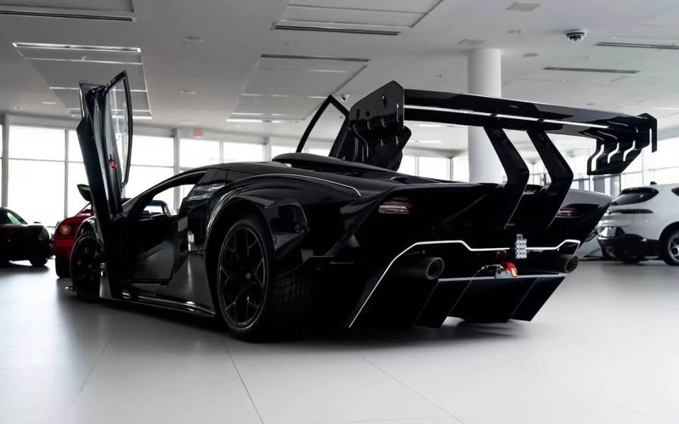 2022 Lamborghini - Image 6 of 8