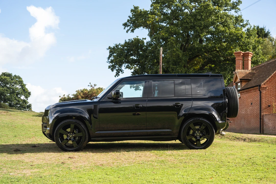 2022 Land Rover Defender 110 - Image 9 of 31