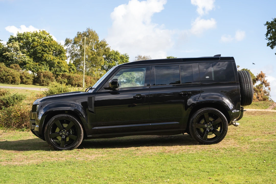 2022 Land Rover Defender 110 - Image 16 of 31