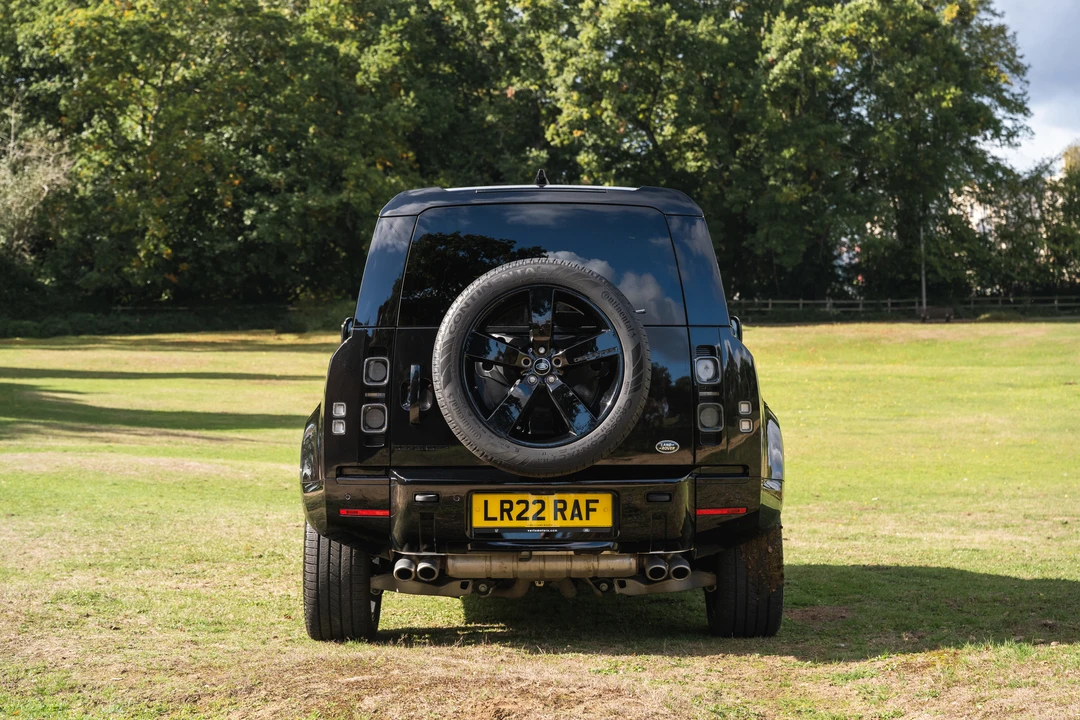 2022 Land Rover Defender 110 - Image 7 of 31