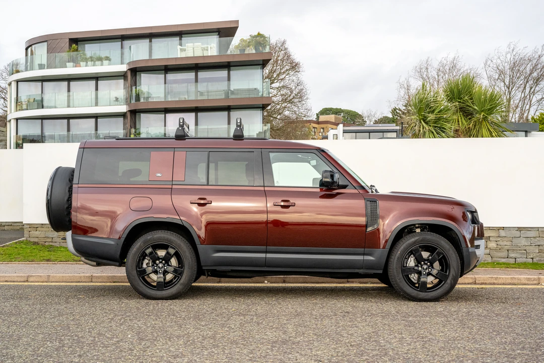 2022 Land Rover Defender 130 - Image 5 of 31