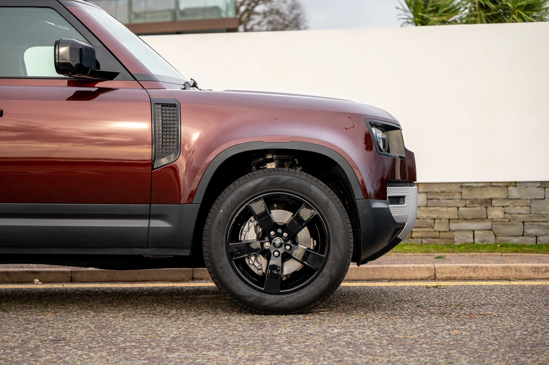 2022 Land Rover Defender 130 - Image 14 of 31
