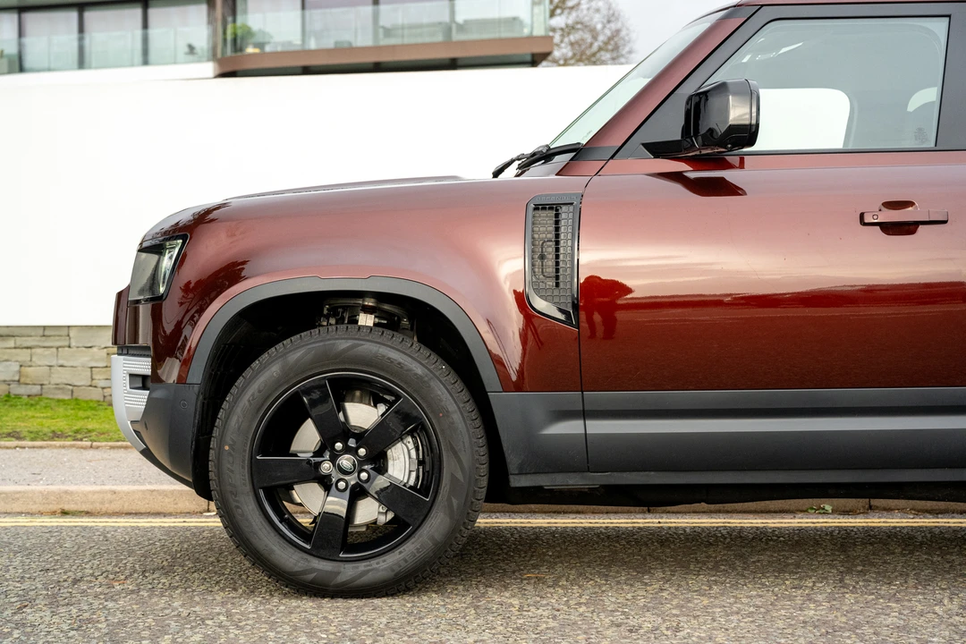 2022 Land Rover Defender 130 - Image 16 of 31