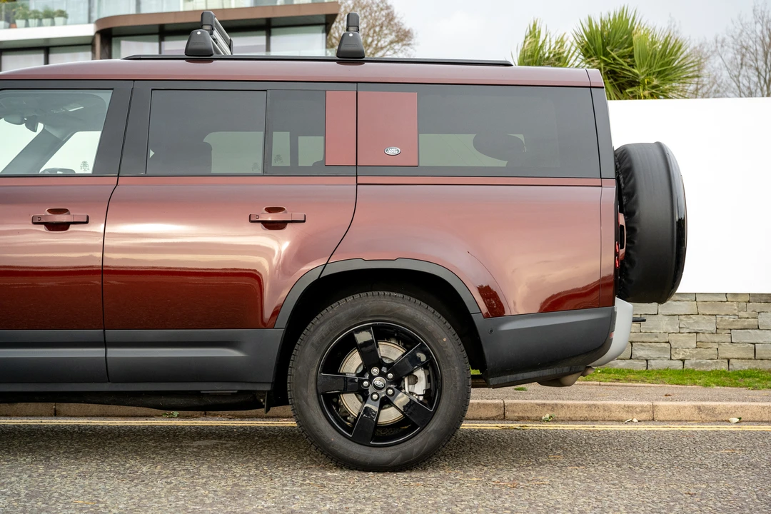2022 Land Rover Defender 130 - Image 17 of 31