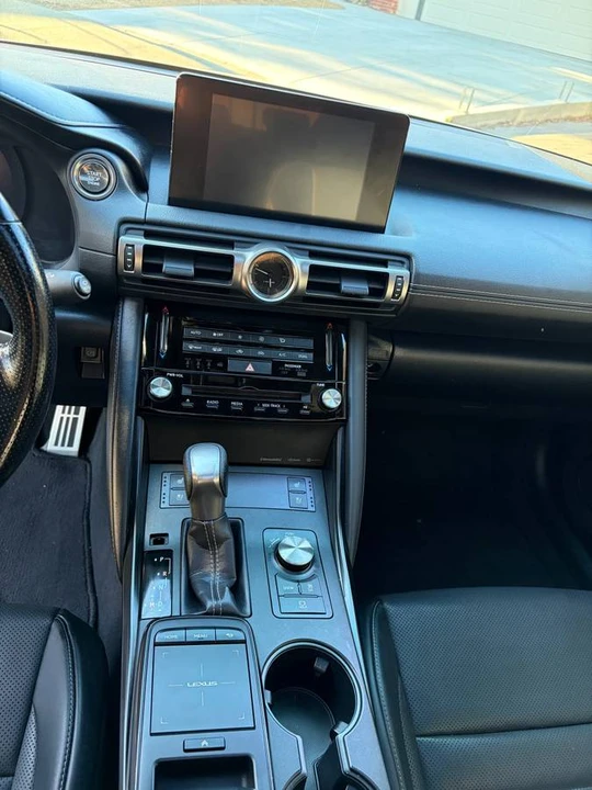 2022 Lexus IS 3rd Gen - Image 13 of 14