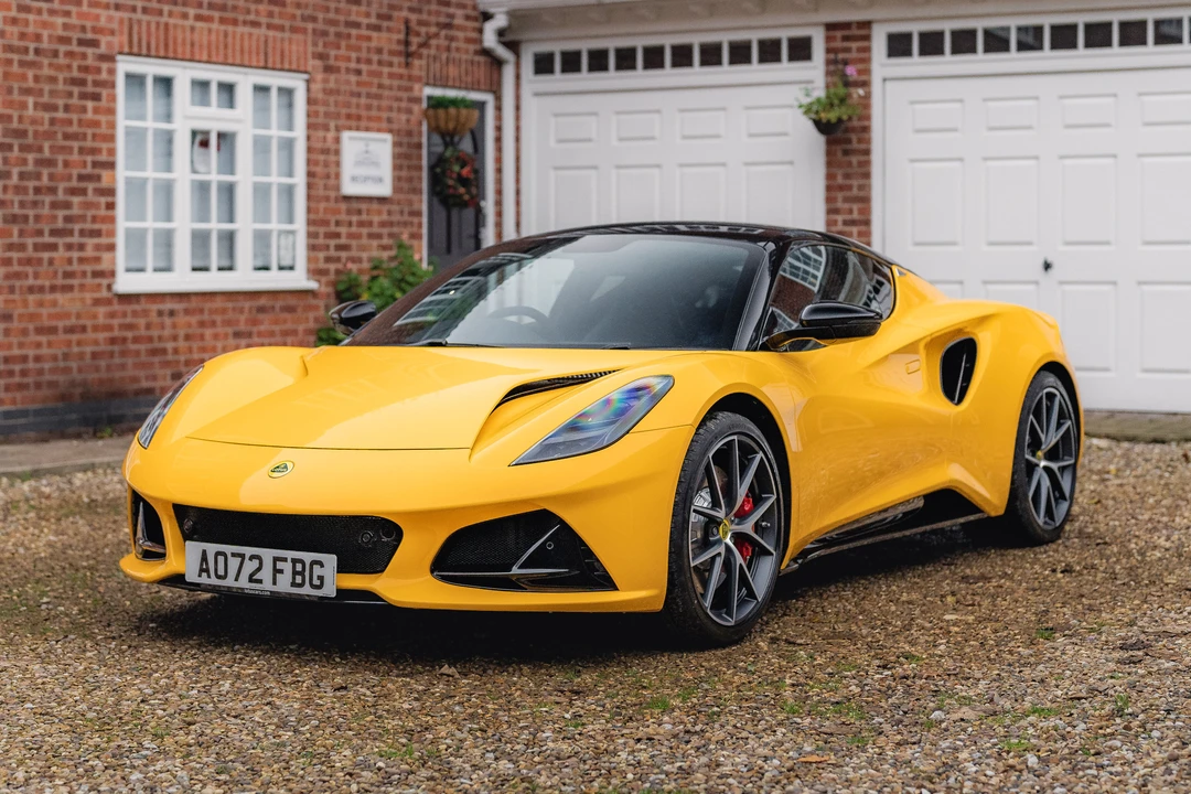 2022 Lotus Emira - Image 2 of 31