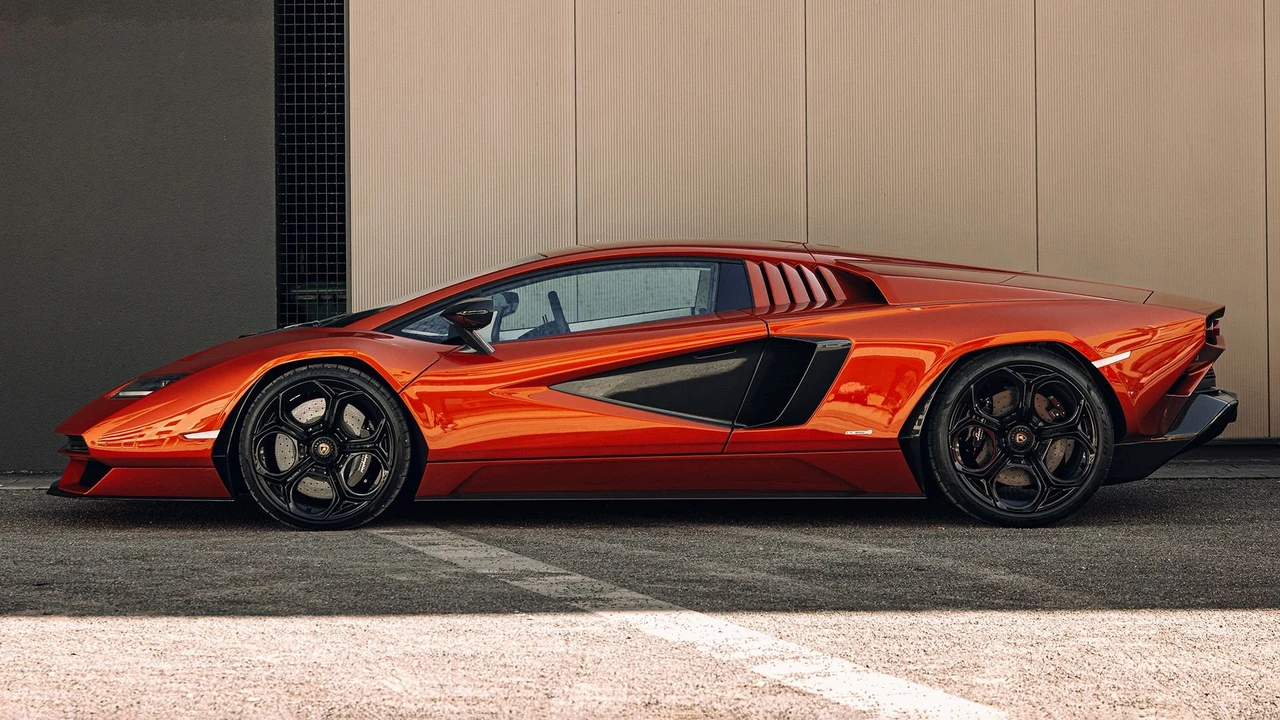 2022 Lamborghini Countach LPI 800-4 - Image 3 of 31