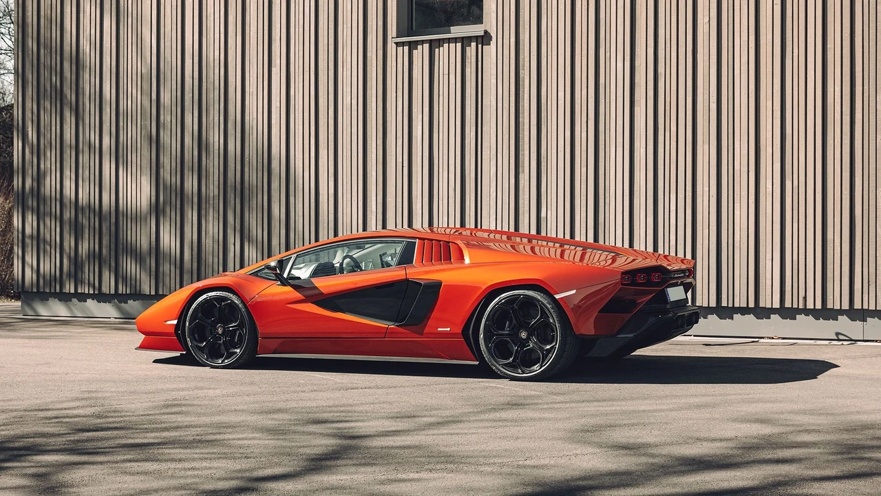 2022 Lamborghini Countach LPI 800-4 - Image 19 of 31