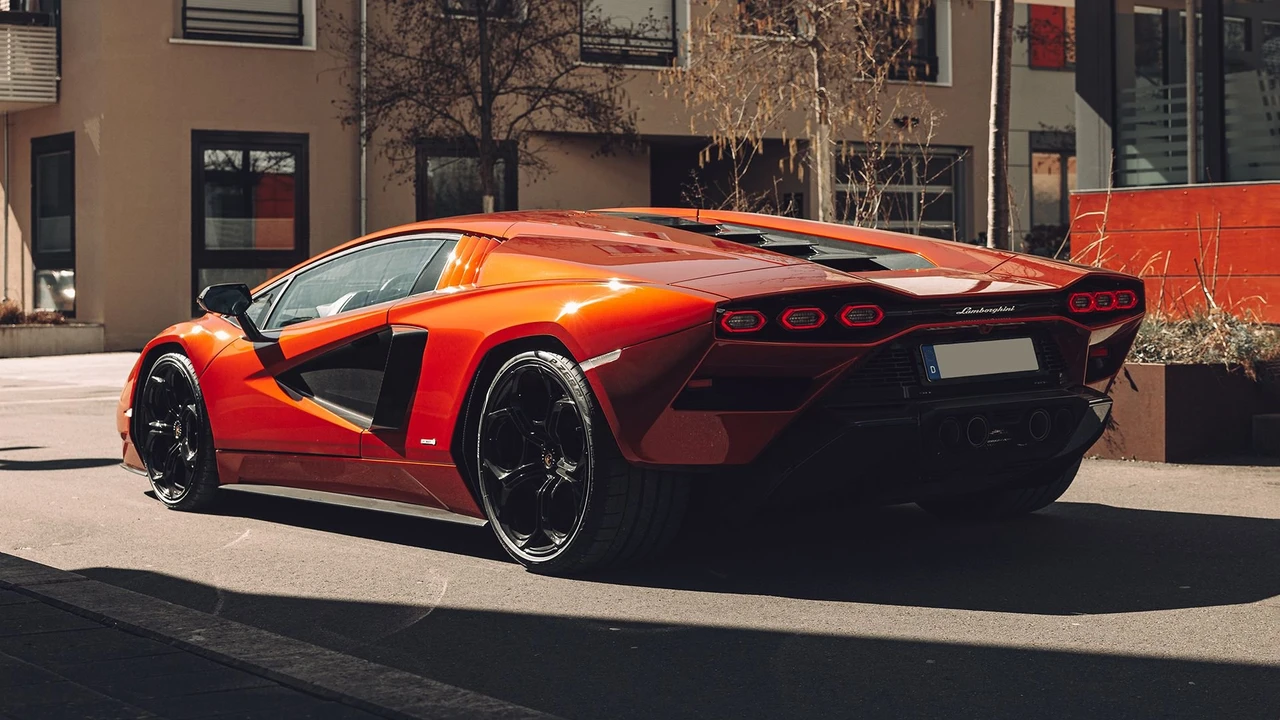2022 Lamborghini Countach LPI 800-4 - Image 2 of 31